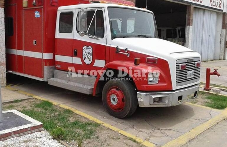 Imagen de Incendio de pastizales y ca&iacute;da de un &aacute;rbol