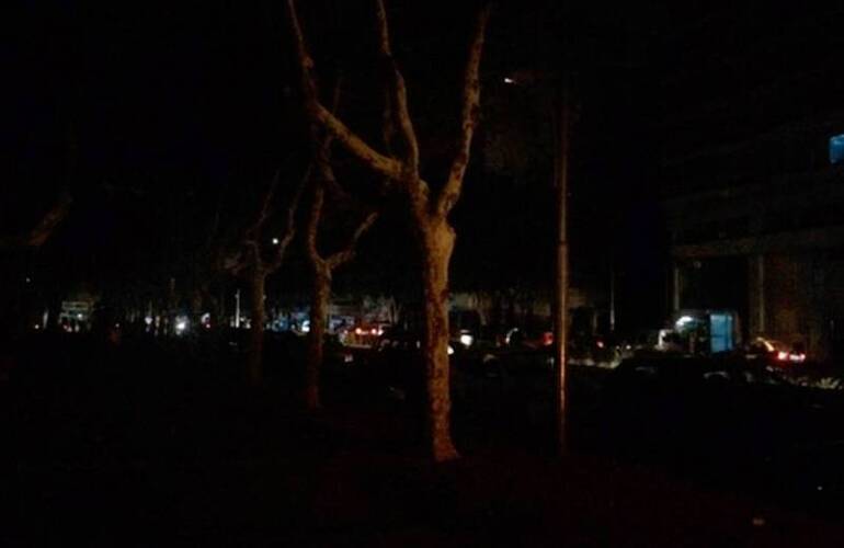 A oscuras en media ciudad. Foto: Twitter @diegoburrieza