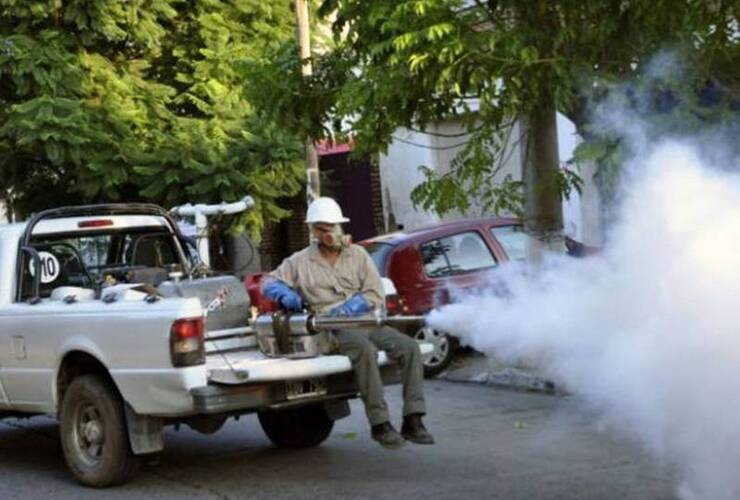 Fumigación. Pese a no tener la confirmación del caso, Salud tomó todas las medidas de prevención disponibles.