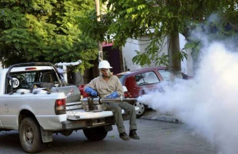 Fumigación. Pese a no tener la confirmación del caso, Salud tomó todas las medidas de prevención disponibles.