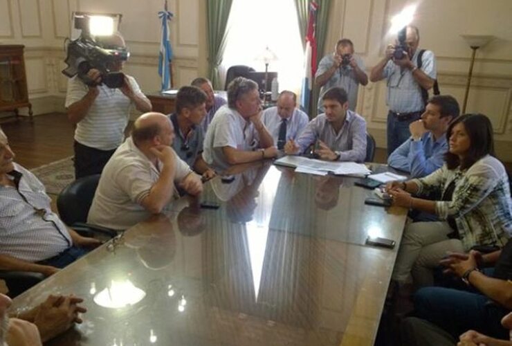 Pullaro recibió este mediodía a los representantes de los taxistas. Foto: Sebastián Suárez Meccia / La Capital