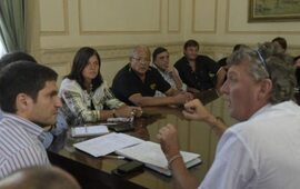 Boix (chomba negra), junto a las autoridades municipales y provinciales. Foto: S. Suárez Meccia
