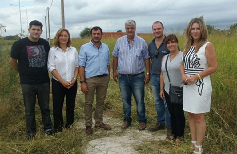 Los funcionarios también recorrieron el barrio Asunción. Foto: @leonediego