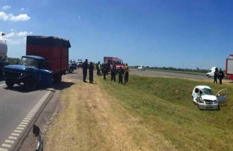 Dos personas resultaron heridas como consecuencias de un siniestro ocurrido esta tarde en la autopista Rosario- Buenos Aires.