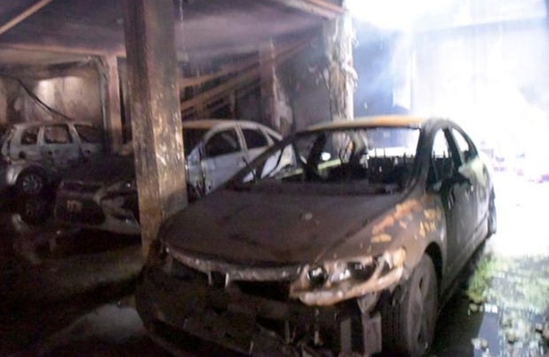 Imagen de Una mujer muri&oacute; y varias personas recibieron asistencia m&eacute;dica tras el incendio en una cochera