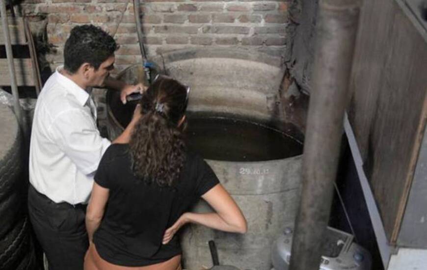 La Direcci&oacute;n de Control de Vectores hizo una recorrida por distintos lugares para controlar que no haya recipientes con agua estancada. Foto: S.Salinas