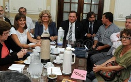 La ministra de Educaci&oacute;n, Claudia Balagu&eacute;, y su par de Trabajo, Julio Genesini, recibir&aacute;n hoy en Santa Fe a Amsaf&eacute;, Sadop, UDA y Amet.