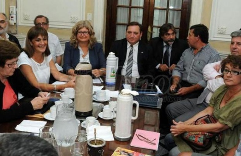 La ministra de Educaci&oacute;n, Claudia Balagu&eacute;, y su par de Trabajo, Julio Genesini, recibir&aacute;n hoy en Santa Fe a Amsaf&eacute;, Sadop, UDA y Amet.