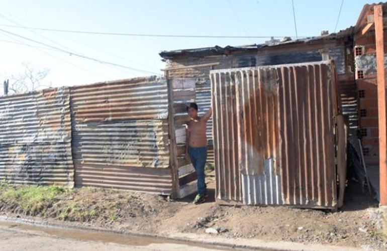 El hecho sucedió hoy cerca de las 4.30 de la madrugada en Garibaldi al 3900. Foto: Sebastián Suárez Meccia / La Capital El hecho sucedió hoy cerca de las 4.30 de la madrugada en Garibaldi al 3900. Foto: Sebastián Suárez Meccia / La Capital