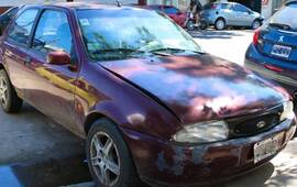 El auto señalado por la policía como el que manejaba el joven. Foto: Alan Monzón / Rosario3.com