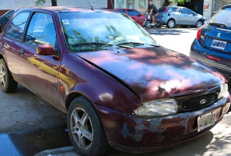 El auto señalado por la policía como el que manejaba el joven. Foto: Alan Monzón / Rosario3.com