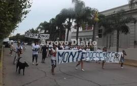 Maximiliano iba como acompañante en moto junto a un amigo cuando fue ultimado a balazos por parte de desconocidos que lo sorprendieron en la oscuridad de la noche y que también se movilizaban en una motocicleta