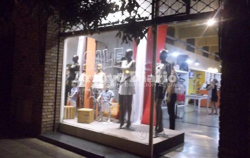 Imagen de Mecheras robaron en un local de ropa