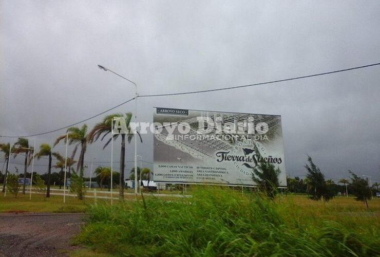 En Tierra de Sueños Boating Arroyo Seco compradores de lotes oportunamente hicieron manifestaciones públicas al ingreso al megaemprendimiento