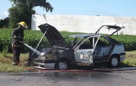 Los bomberos de Arroyo Seco prestaron colaboración en el incendio.