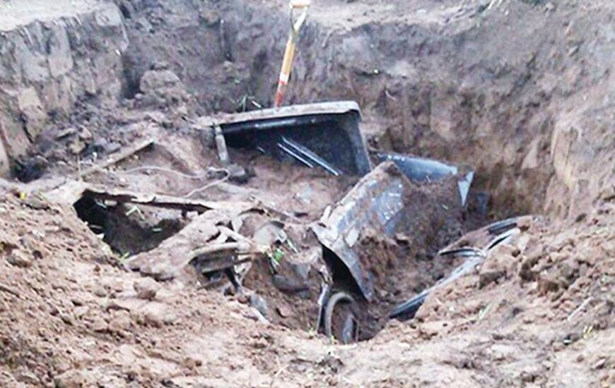 Imagen de Enterr&oacute; el auto con el que atropell&oacute; y mat&oacute;