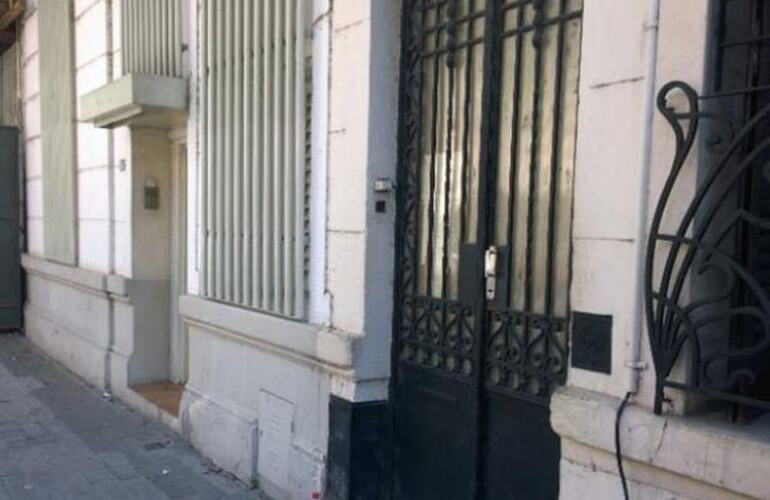 El cuerpo sin vida fue hallado en un departamento de pasillo de Jujuy al 1800. Foto: Sebasti&aacute;n Su&aacute;rez Meccia / La Capital