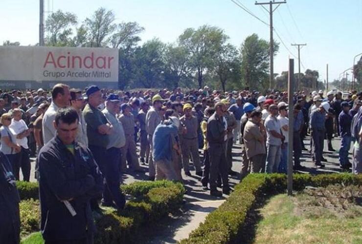 Imagen de Acindar mandará de vacaciones a 400 trabajadores