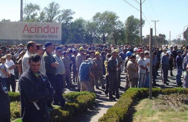 Imagen de Acindar mandará de vacaciones a 400 trabajadores