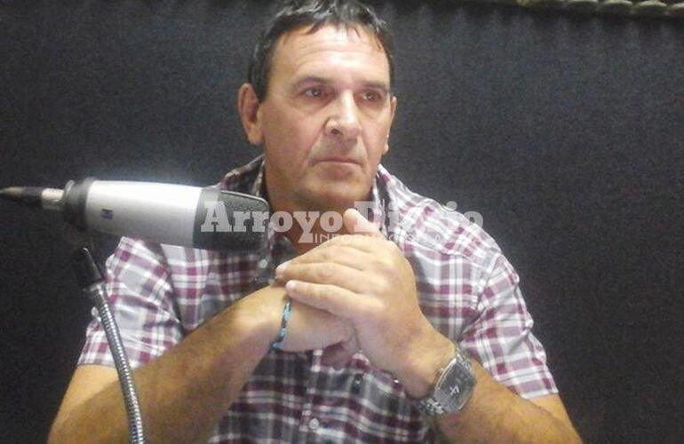 Sergio Gaudio en los estudios de Radio Extremo 106.9