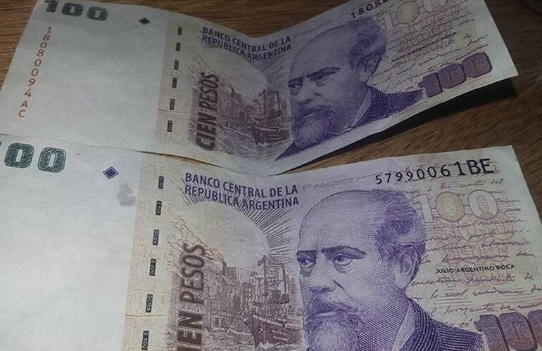 Una de las hijas de esta vecina decidió publicar la imagen de los billetes en el facebook.