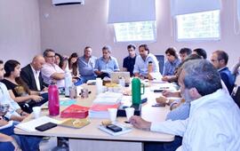 Reuni&oacute;n de funcionarios del Gobierno Provincial con presidentes de comuna e Intendentes de la zona. Foto: Notilagos