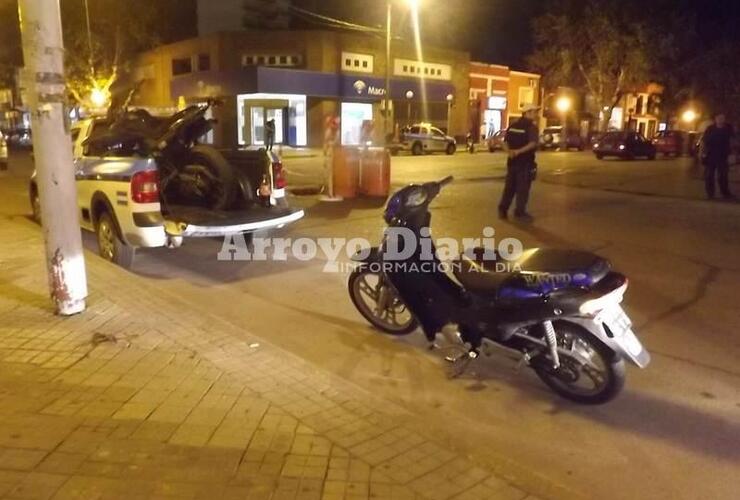 El personal trabajando en la esquina de San Martín e Hipólito Yrigoyen