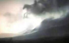 Los jinetes aparecieron surcando los cielos de M&eacute;xico.