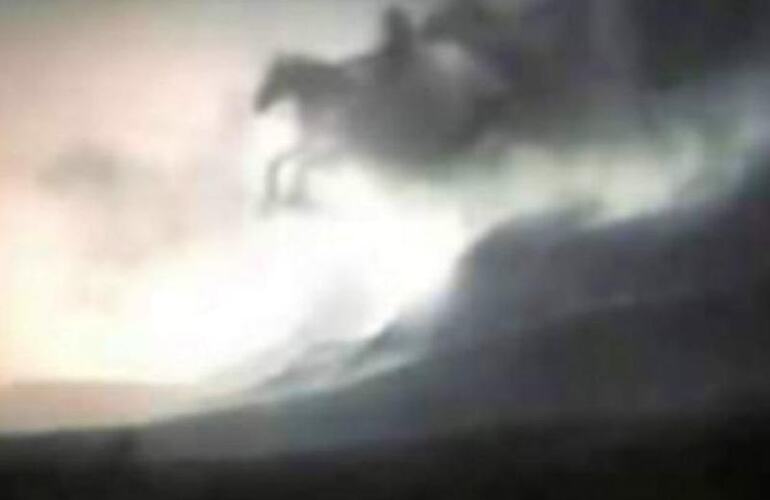 Los jinetes aparecieron surcando los cielos de M&eacute;xico.