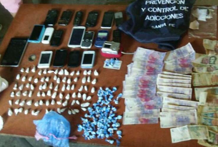 Imagen de Secuestran droga y detienen a cinco personas en operativos en Alto Verde y Coronda