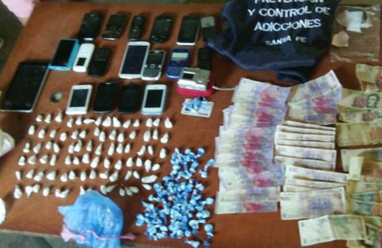 Imagen de Secuestran droga y detienen a cinco personas en operativos en Alto Verde y Coronda