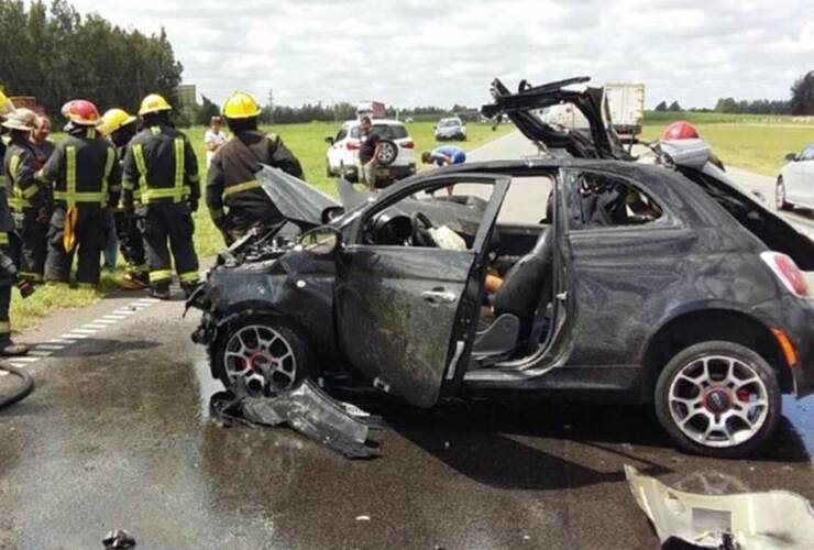 Así quedó el auto en el que falleció la chica rosarina. Foto: www.sanpedroinforma.com.ar