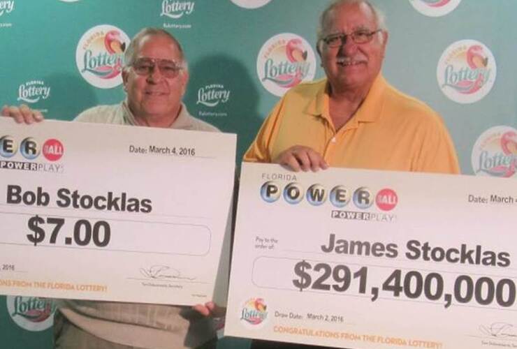 Imagen de Dos hermanos ganaron la lotería: uno cobró más de 200 millones de dólares y el otro, $7