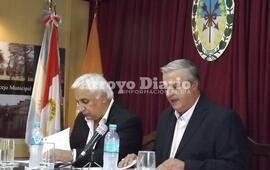 De izquierda a derecha: Miguel Ángel Coradini, Presidente del Honorable Concejo Municipal - Dr. Nizar Esper, Intendente de Arroyo Seco