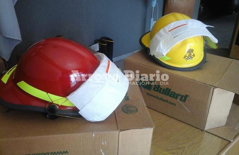 Los nuevos cascos ya están en el cuartel.