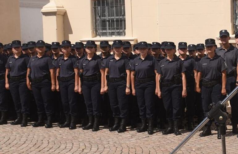 Imagen de Santa Fe suma más agentes a las filas policiales