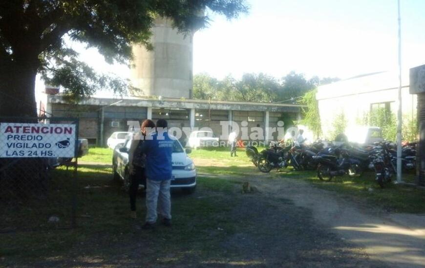 Imagen de Cortan tejido, ingresan y roban dos motos de Tr&aacute;nsito