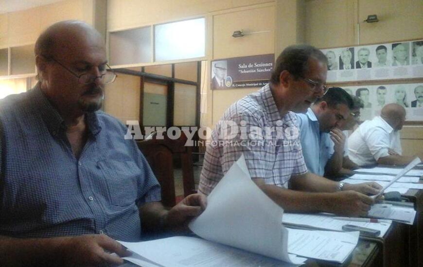 En sesi&oacute;n. Los concejales durante la presentaci&oacute;n del proyecto.