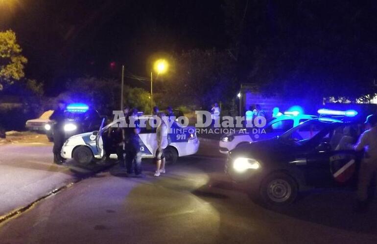 En el lugar. Patrulleros de GUM y del Comando en 1º de Mayo y Sargento Cabral