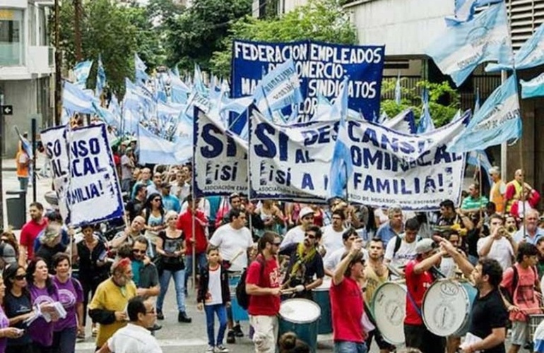 Imagen de Descanso dominical: a horas de la votaci&oacute;n, lluvia de telegramas