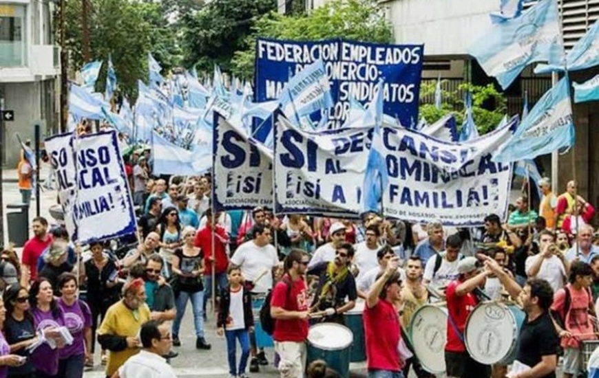 Imagen de Descanso dominical: a horas de la votaci&oacute;n, lluvia de telegramas