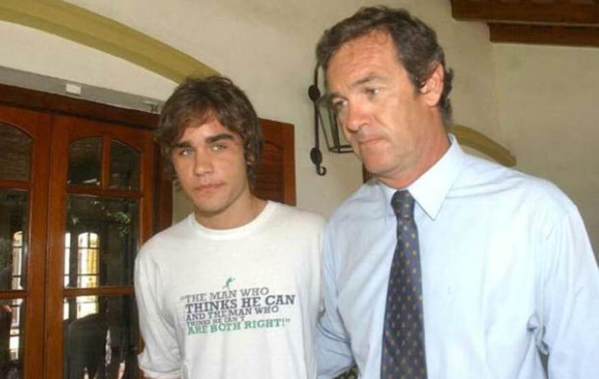 Marcelo Macarr&oacute;n junto a su hijo.