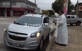 Imagen de Bendición en las puertas de la parroquia