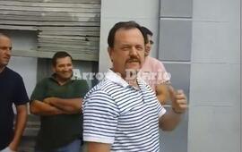 Sergio Aladio en Arroyo Seco el pasado s&aacute;bado cuando se dispon&iacute;a a votar.