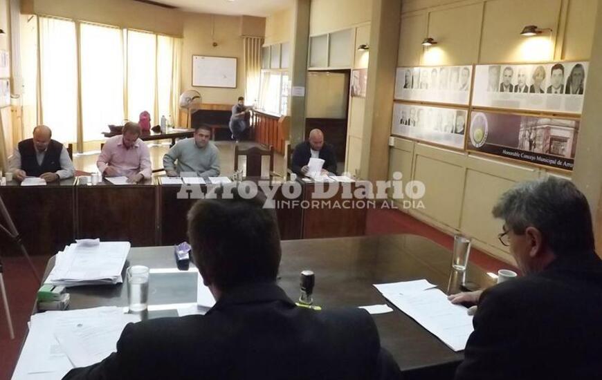 Los legisladores locales durante la sesión de la fecha