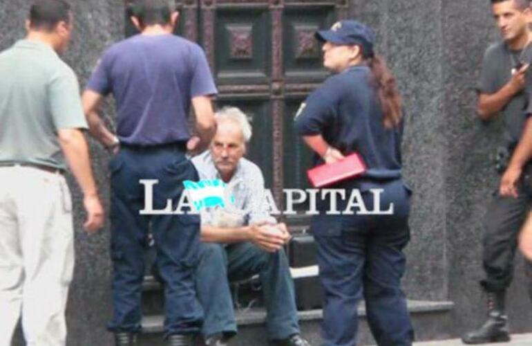 Serbali cuando intent&oacute; ingresar a La Capital en 2011.