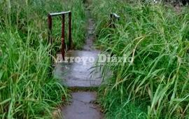 El cruce. Por este sector suelen pasar los vecinos y es el que da a las v&iacute;as del ferrocarril