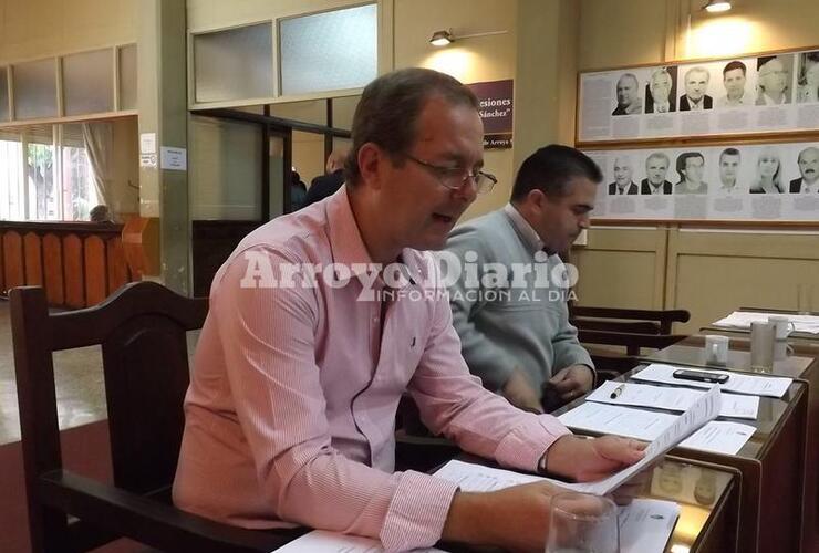 Durante la presentación. Daniel Tonelli en la sesión ordinaria del martes de esta semana