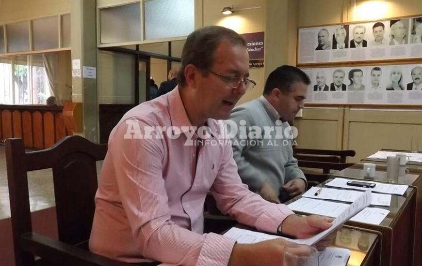 Durante la presentación. Daniel Tonelli en la sesión ordinaria del martes de esta semana