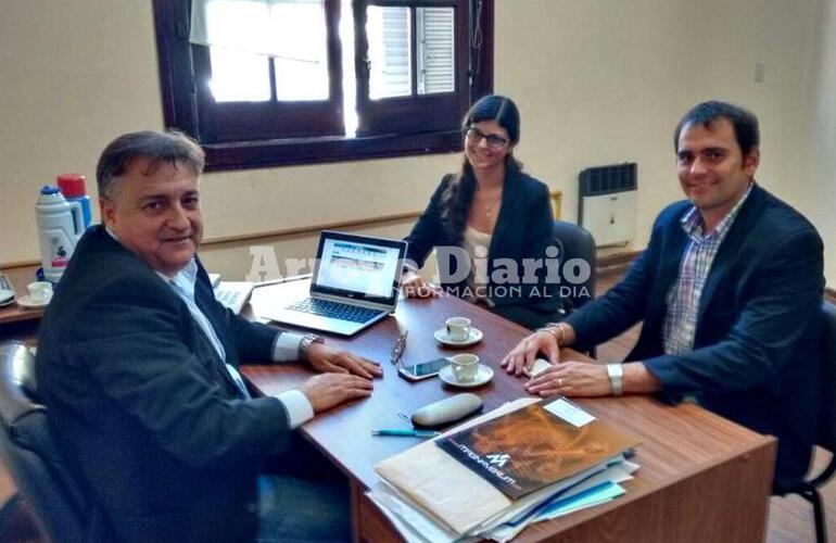 En la foto. Gabriel Olivé, Lucrecia D´Alonzo y Marcos Aviano de CESyAC. Foto: Gentileza Florencia D´Alonzo